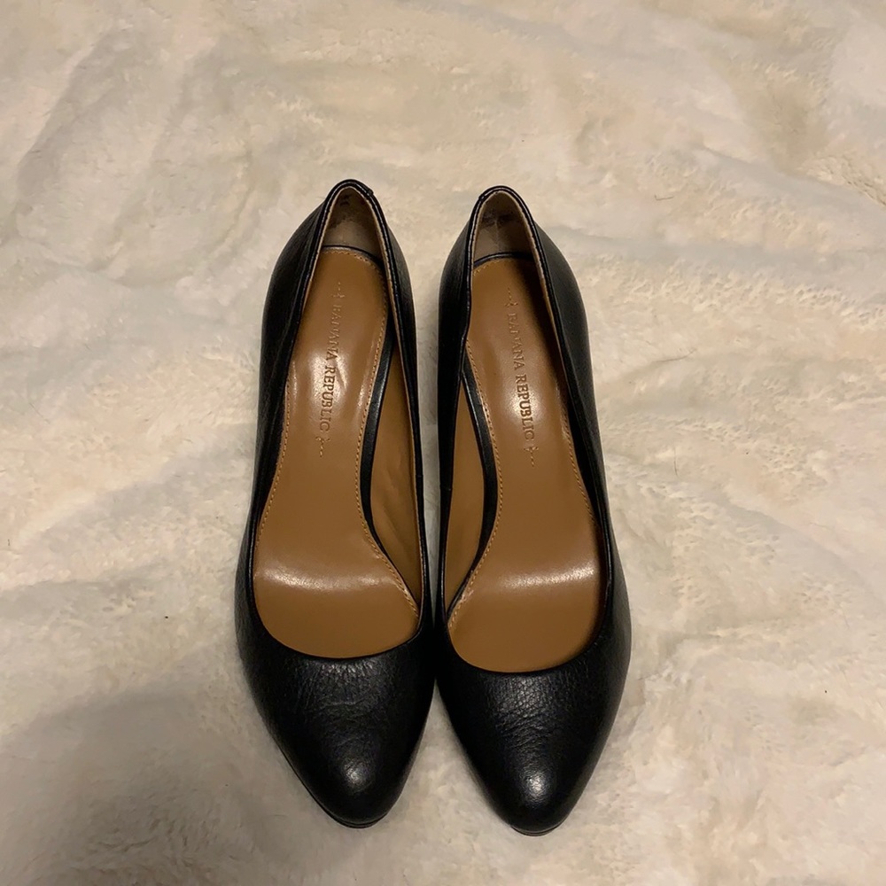 Banana Republic Black Leather Heels sz 7